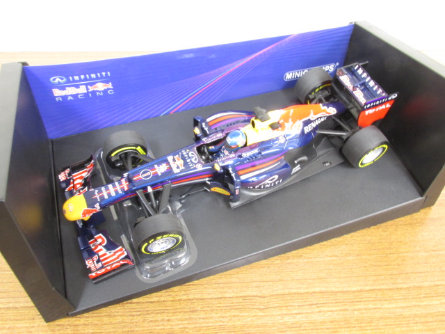 MINICHAMPS(ミニチャンプス) 1/18 Infinity Red Bull Racing S.Vettel, Showcar 2013 #1